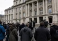 Mediale Einzelfälle: So manipulieren Empörungszyklen die Politik