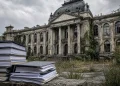 Wie hoch sind Kommunen überschuldet?: Alles zu Kommunalfinanzierung im Bundestag