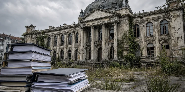 Wie hoch sind Kommunen überschuldet?: Alles zu Kommunalfinanzierung im Bundestag